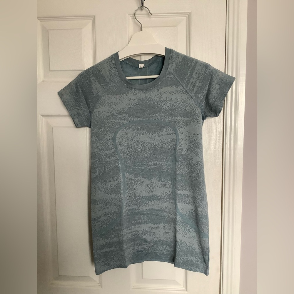 Lululemon Womens tshirt, size 8